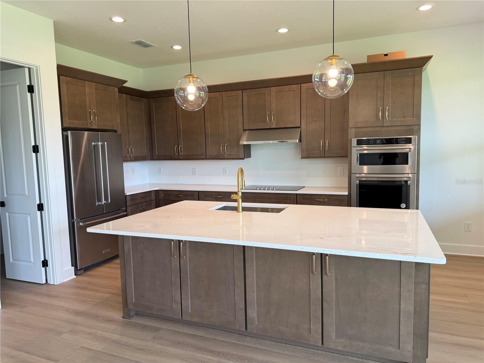 Image 5 of 34 For 1012 Gloryland Court