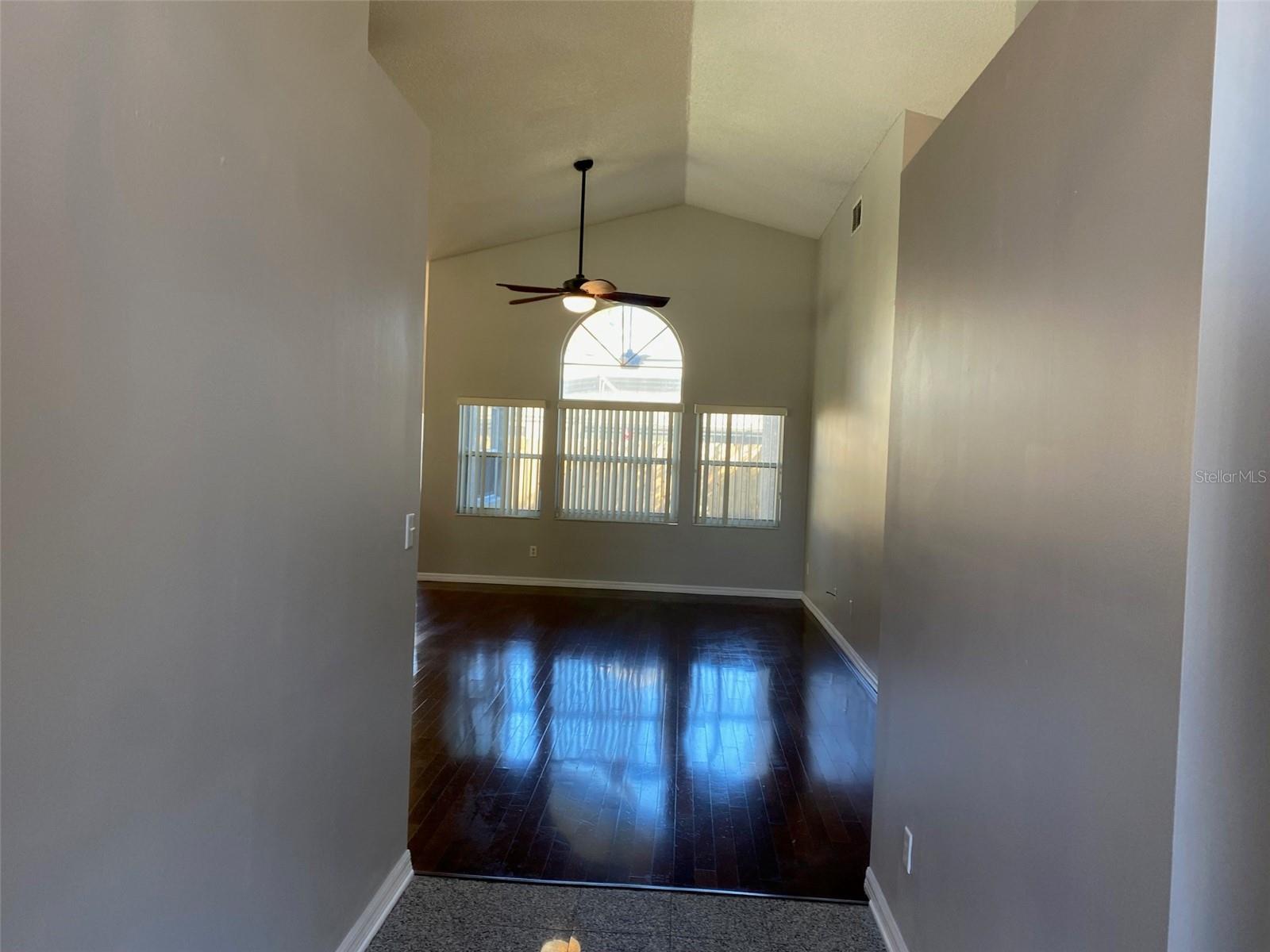 Image 4 of 31 For 805 Magnolia Creek Circle