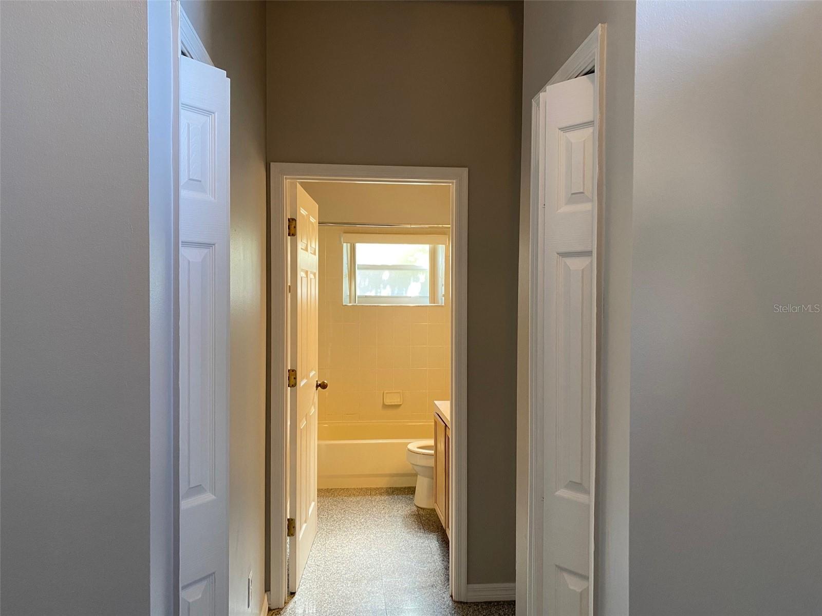 Image 5 of 31 For 805 Magnolia Creek Circle