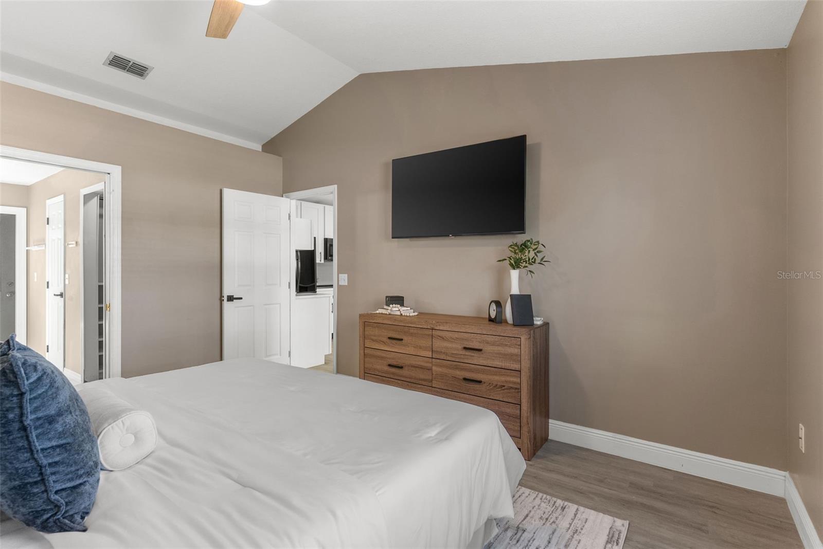 Image 15 of 38 For 2517 Greywall Avenue