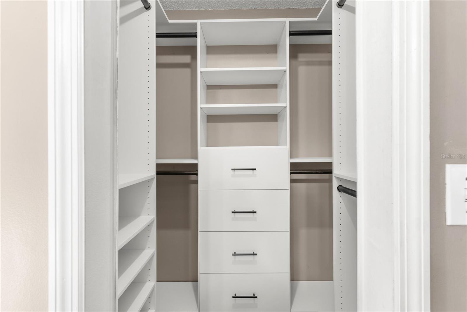 Image 17 of 38 For 2517 Greywall Avenue