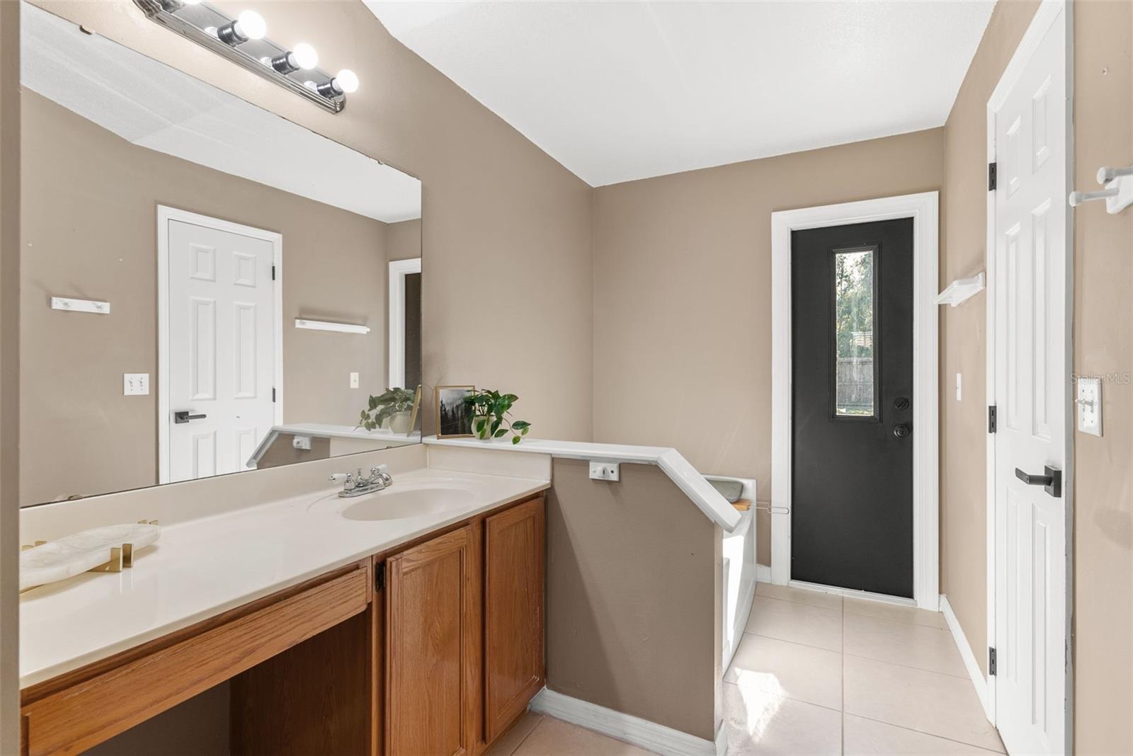 Image 18 of 38 For 2517 Greywall Avenue