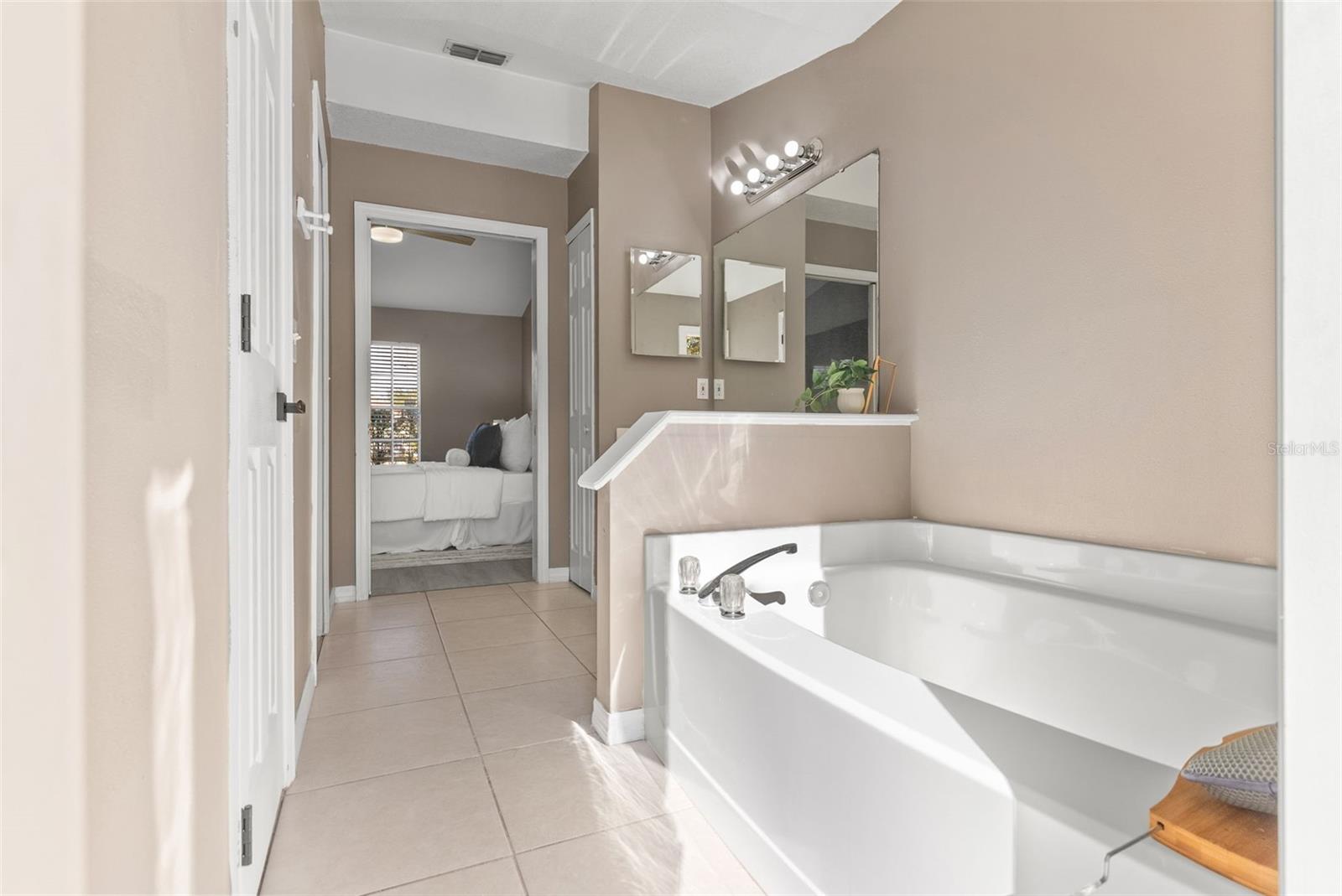 Image 19 of 38 For 2517 Greywall Avenue