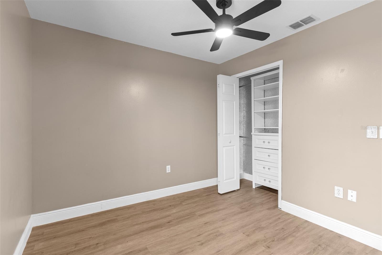 Image 26 of 38 For 2517 Greywall Avenue