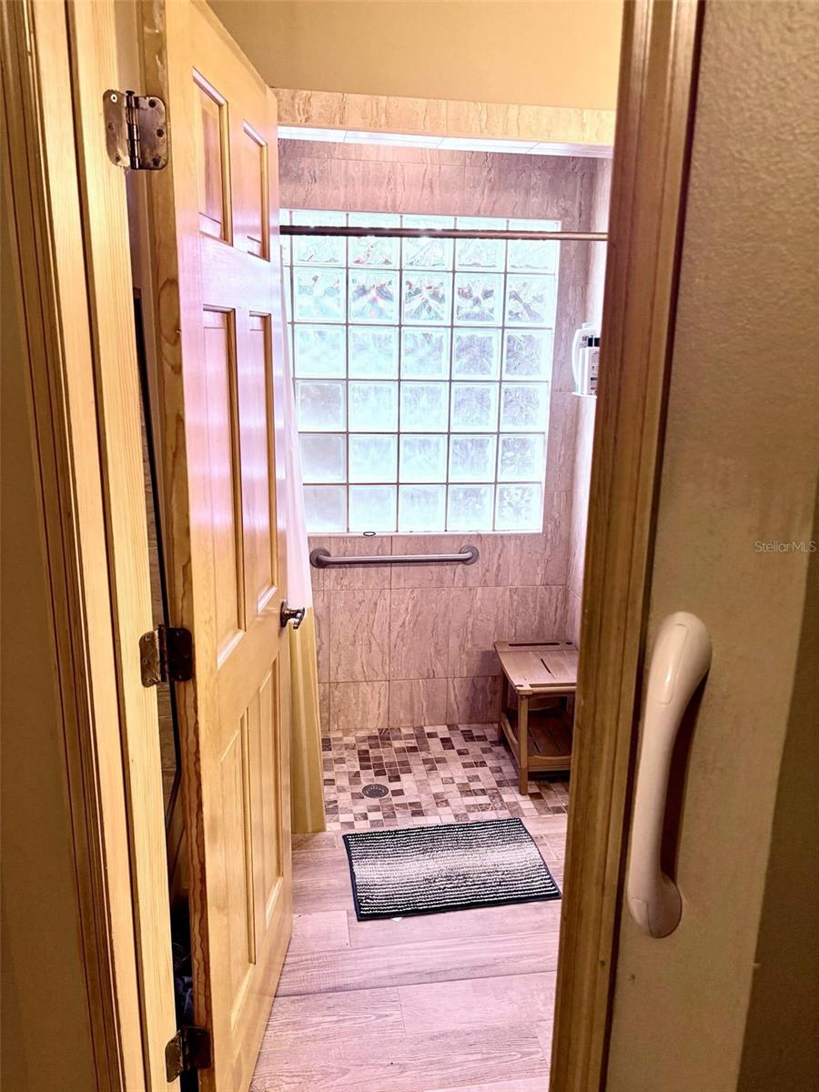 Image 16 of 33 For 3909 Lake Forest Street