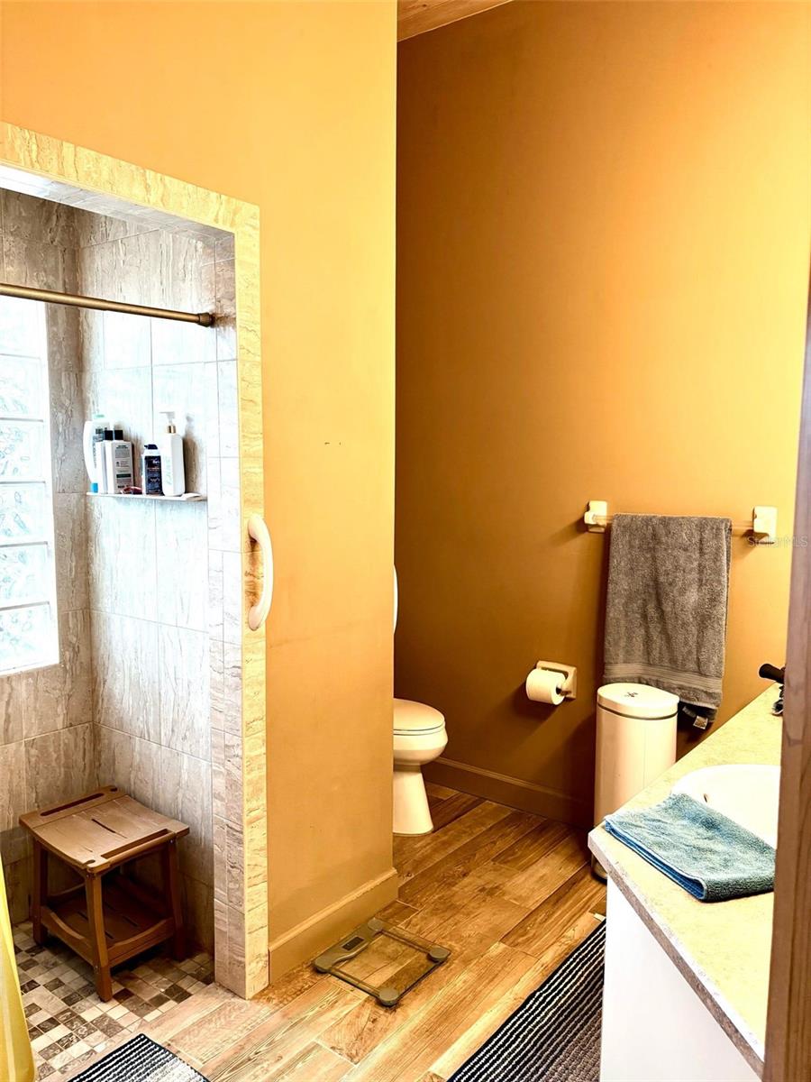 Image 17 of 33 For 3909 Lake Forest Street