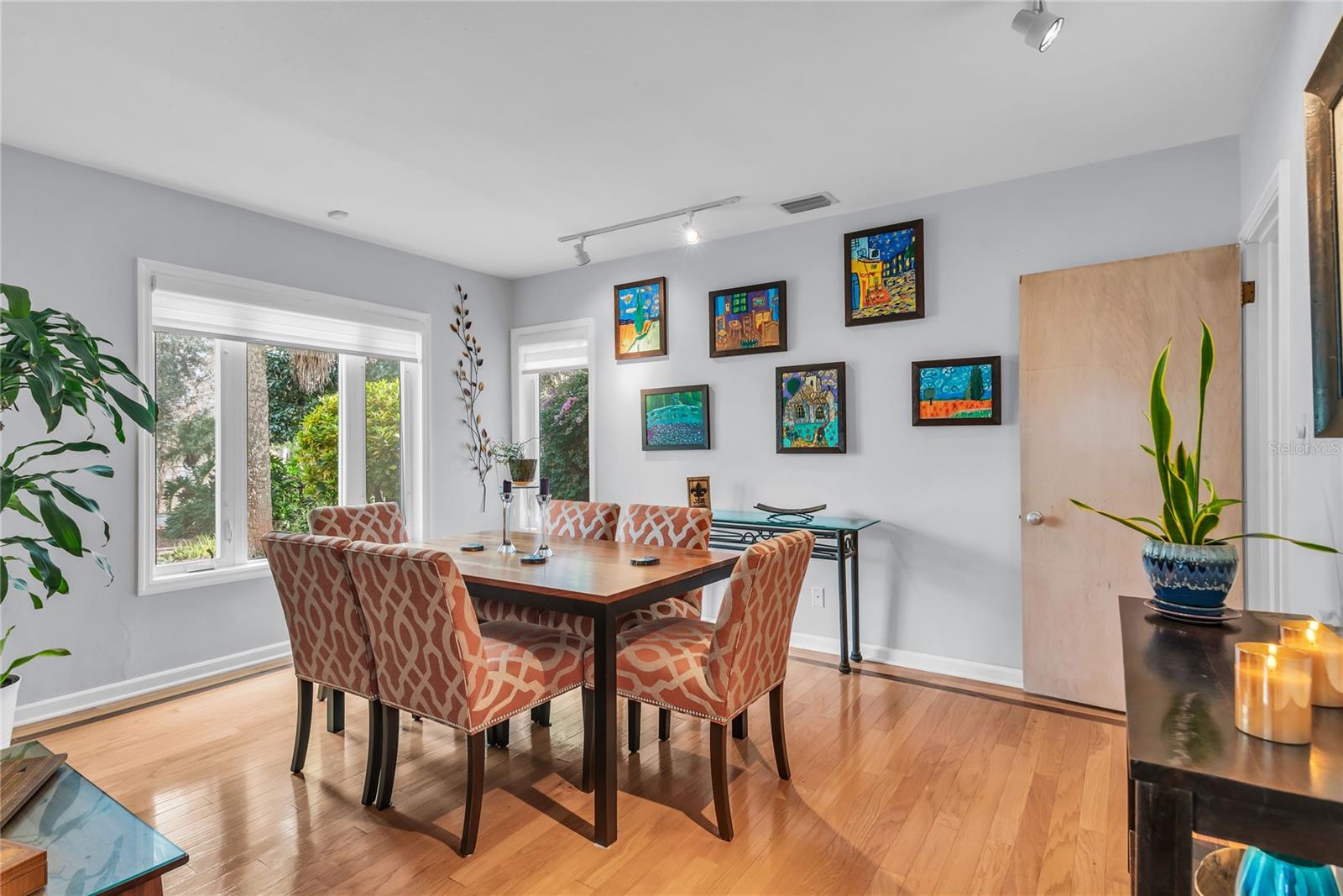 Image 10 of 54 For 854 Edgewater Drive