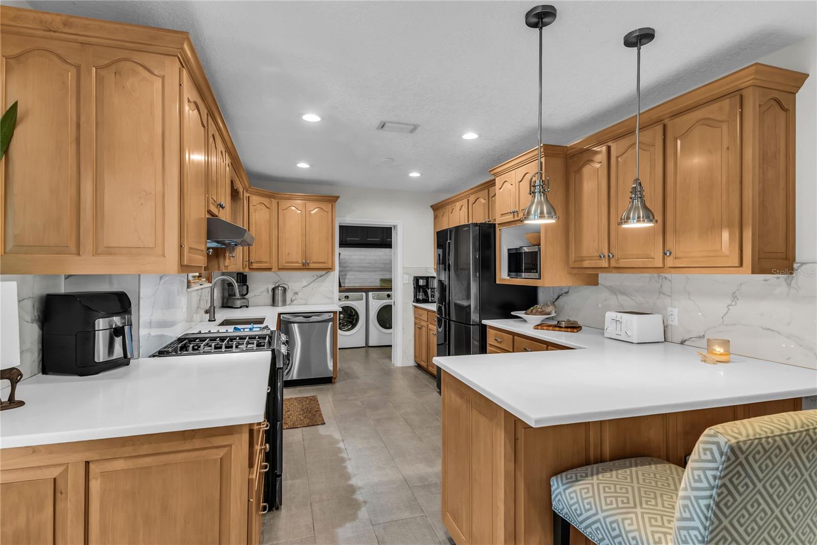 Image 13 of 54 For 854 Edgewater Drive