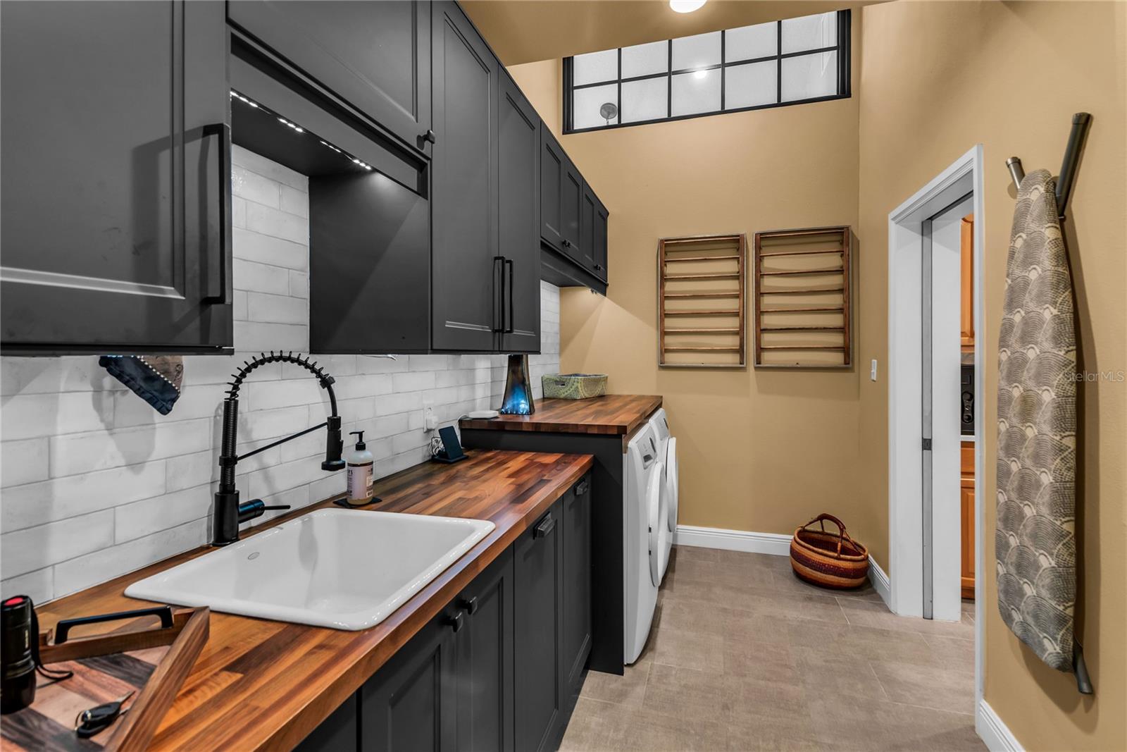 Image 14 of 54 For 854 Edgewater Drive