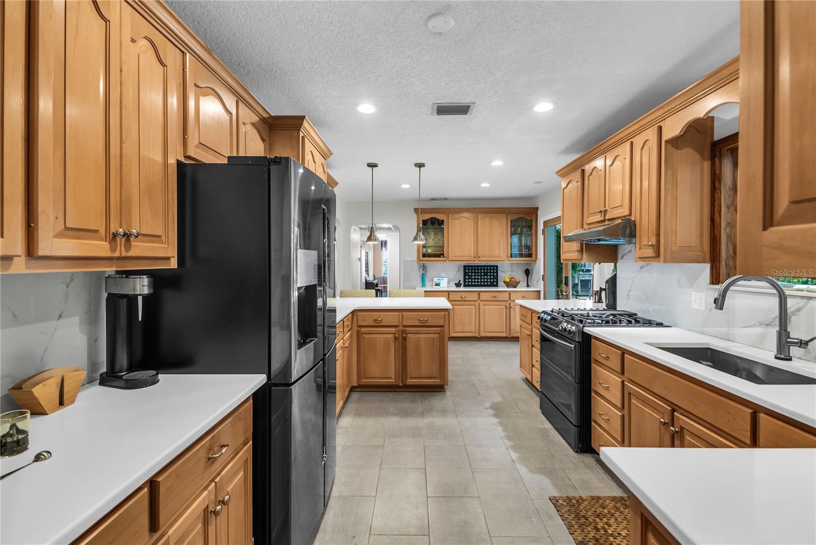 Image 15 of 54 For 854 Edgewater Drive