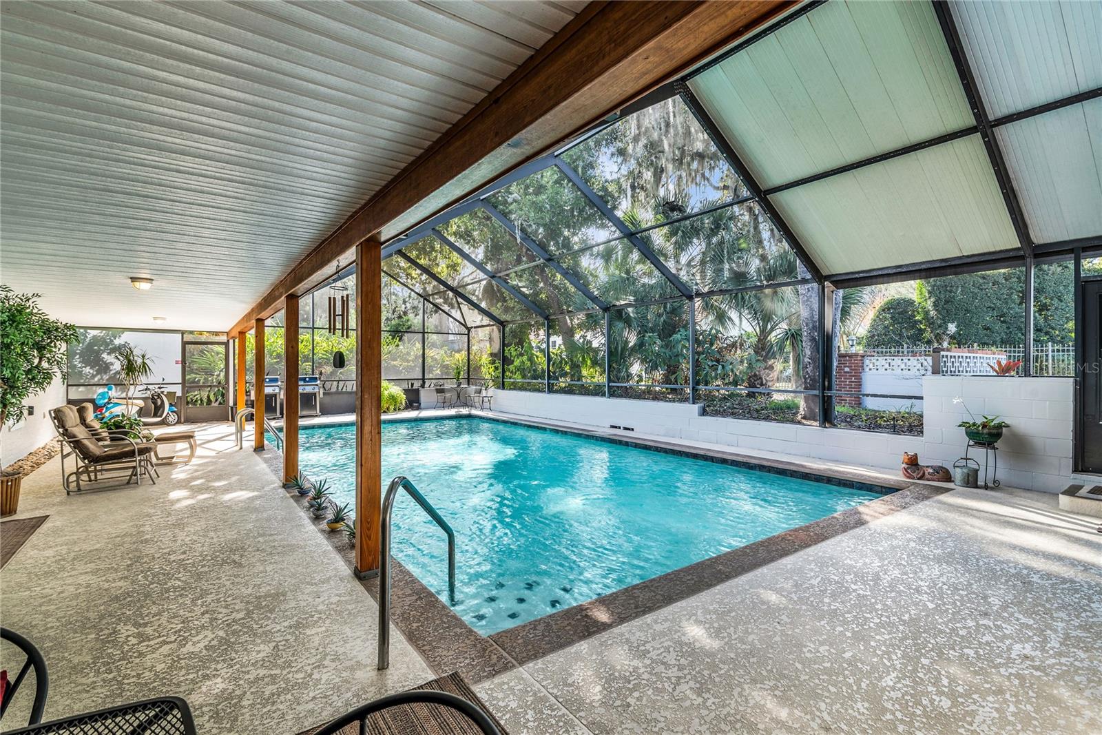 Image 17 of 54 For 854 Edgewater Drive