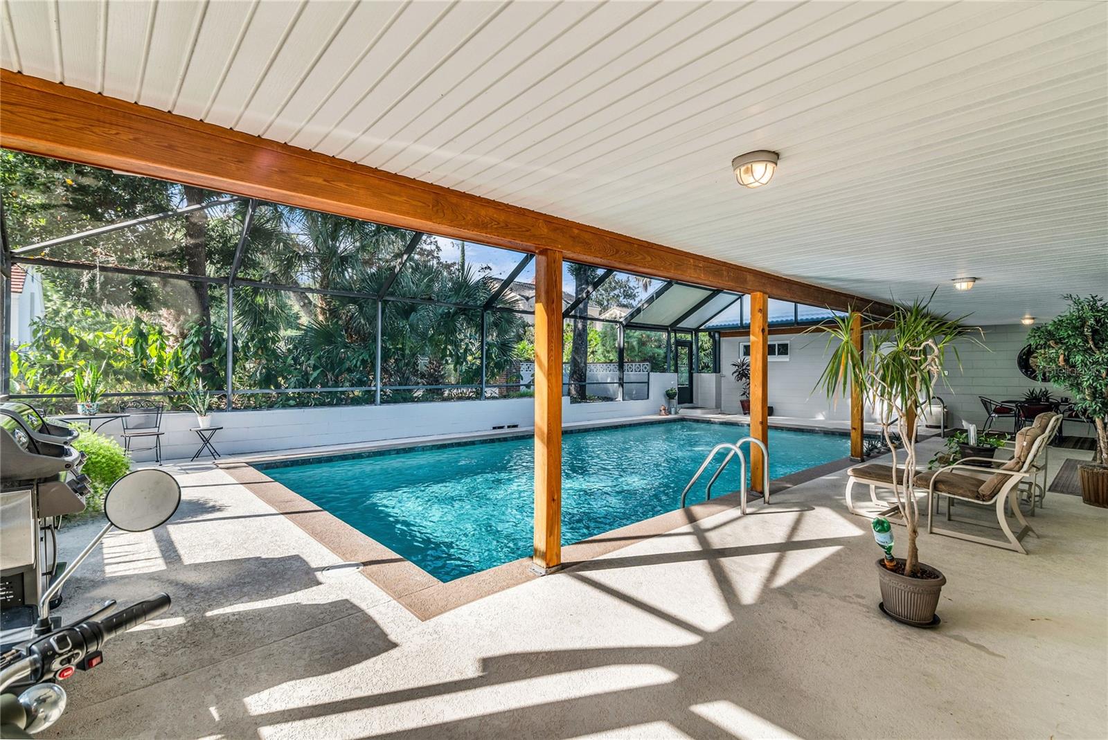 Image 20 of 54 For 854 Edgewater Drive