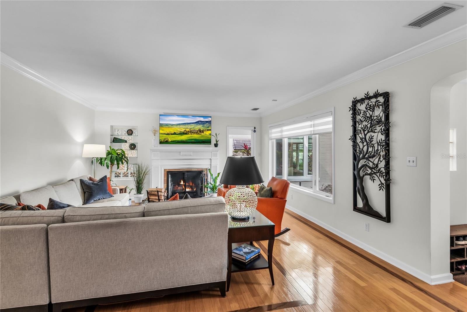 Image 22 of 54 For 854 Edgewater Drive