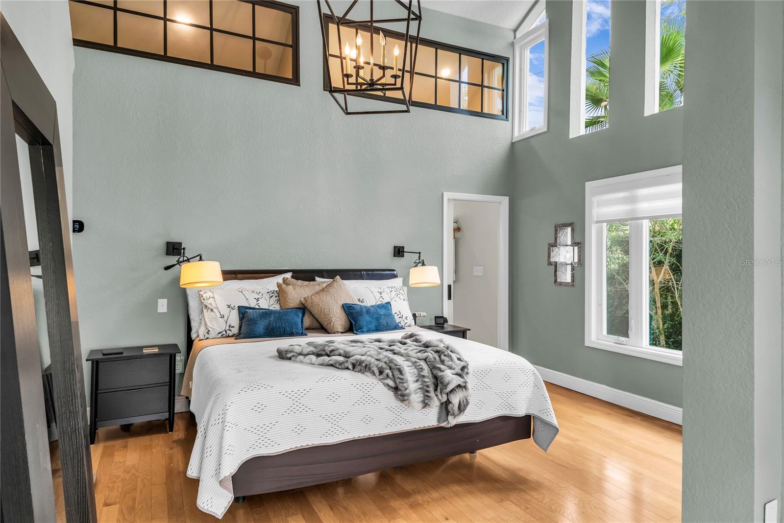 Image 26 of 54 For 854 Edgewater Drive