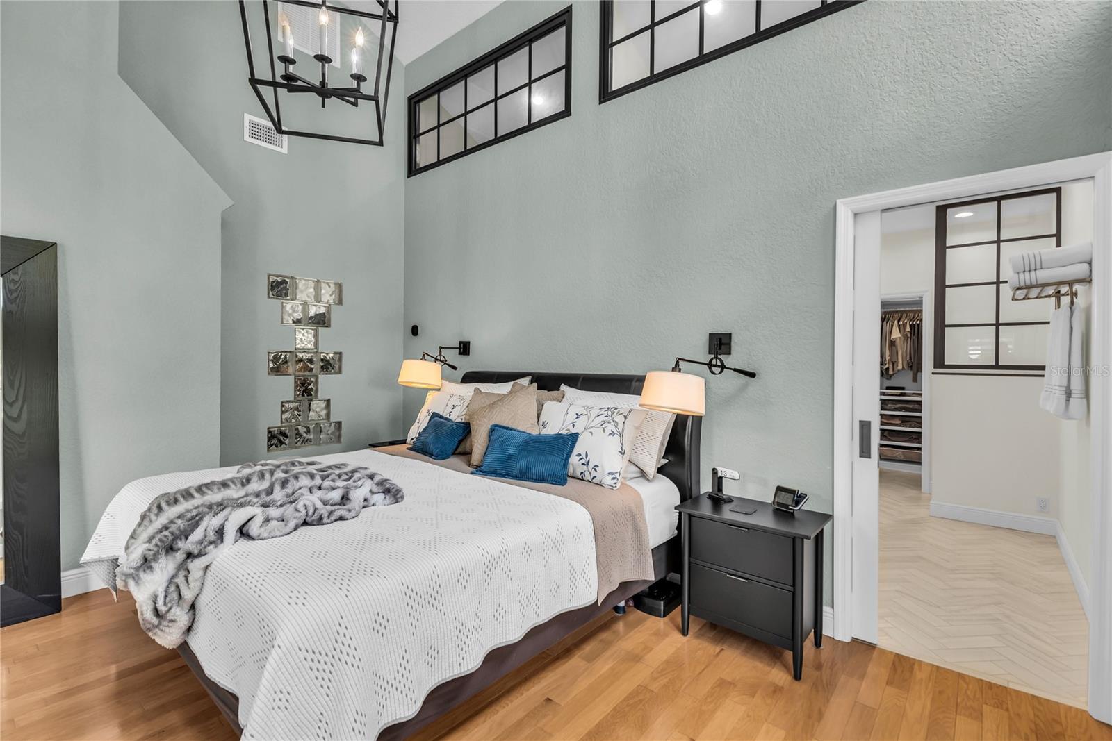 Image 27 of 54 For 854 Edgewater Drive