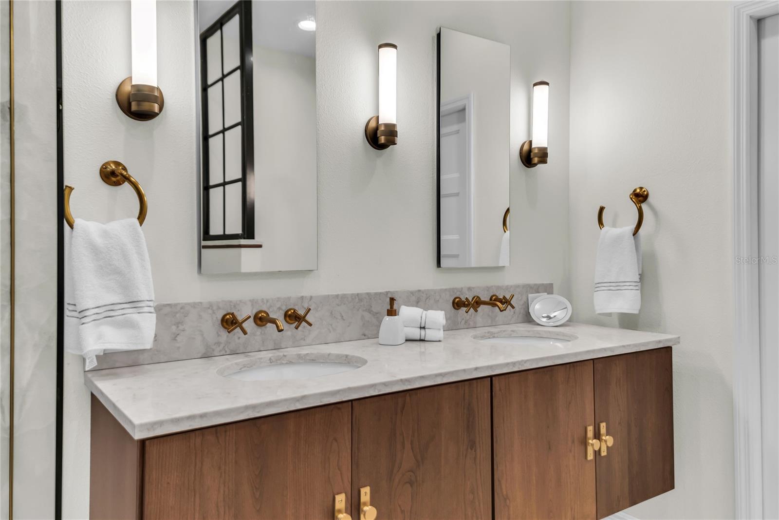 Image 29 of 54 For 854 Edgewater Drive