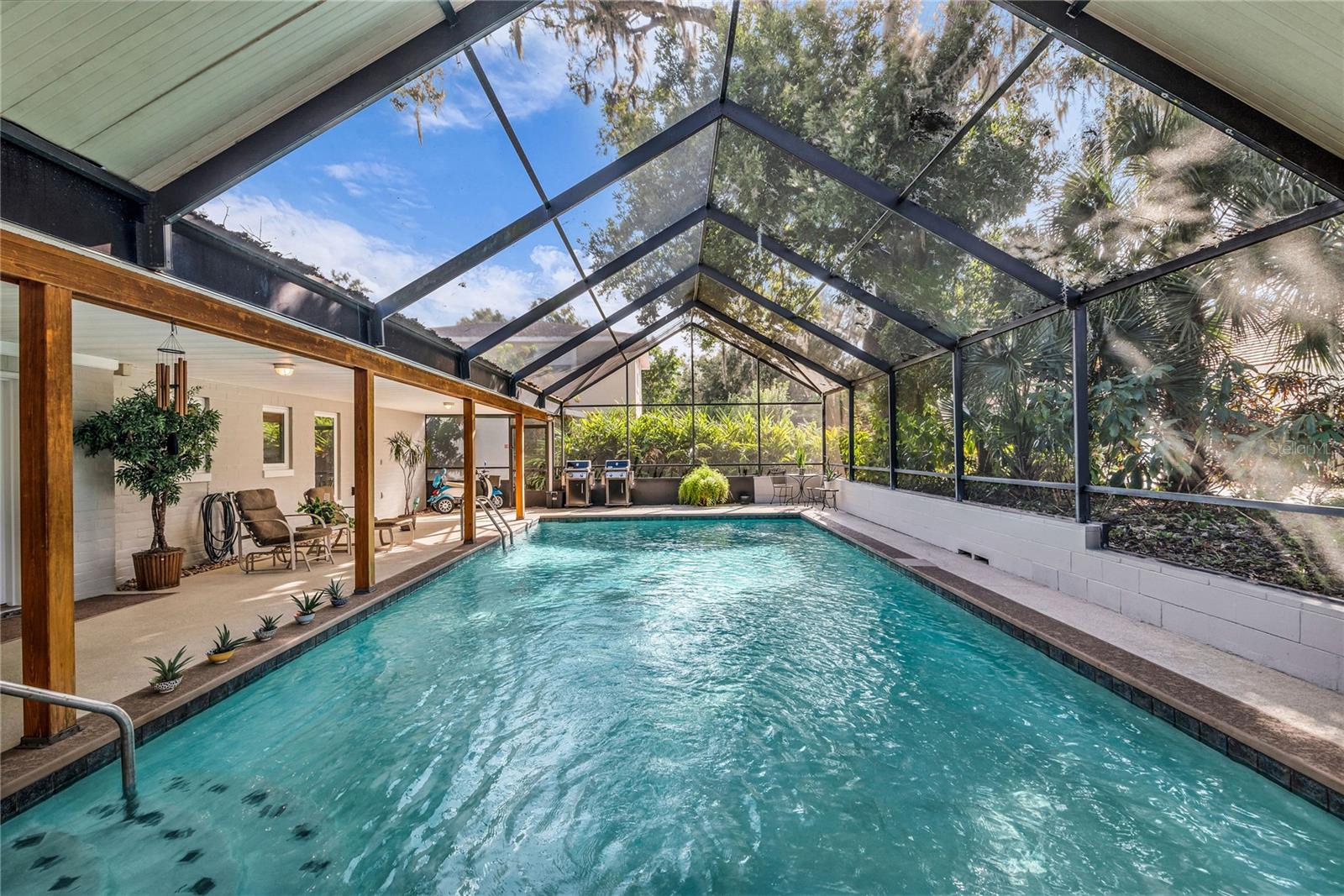 Image 3 of 54 For 854 Edgewater Drive