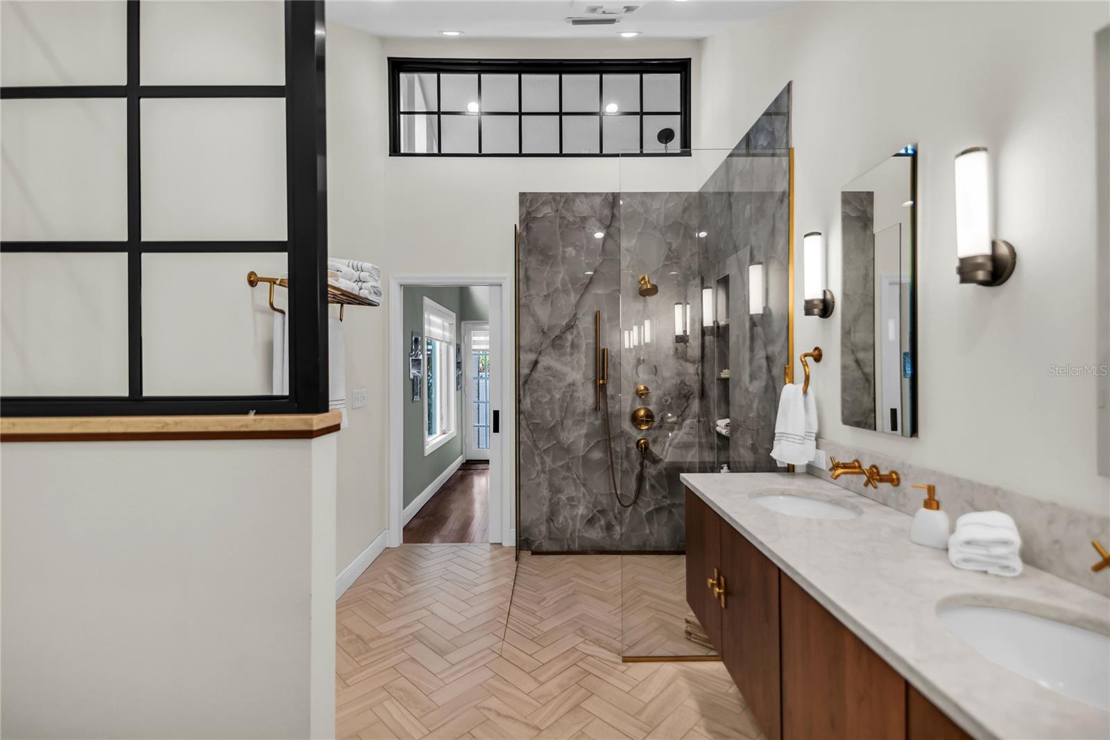 Image 31 of 54 For 854 Edgewater Drive