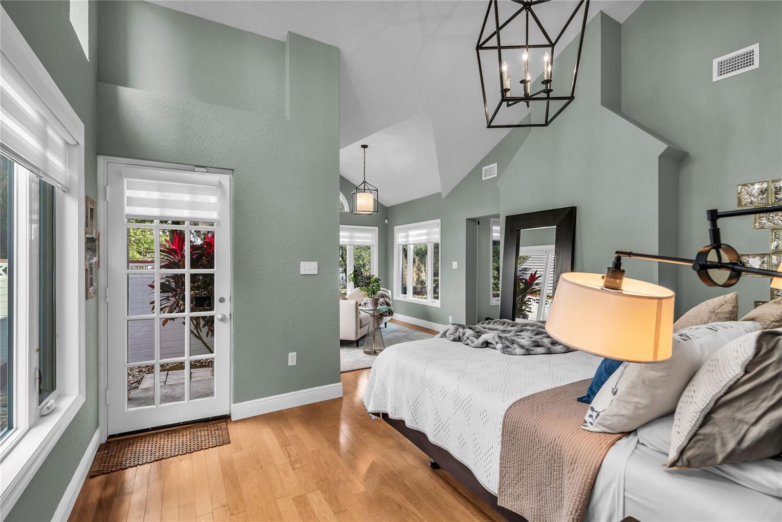 Image 32 of 54 For 854 Edgewater Drive