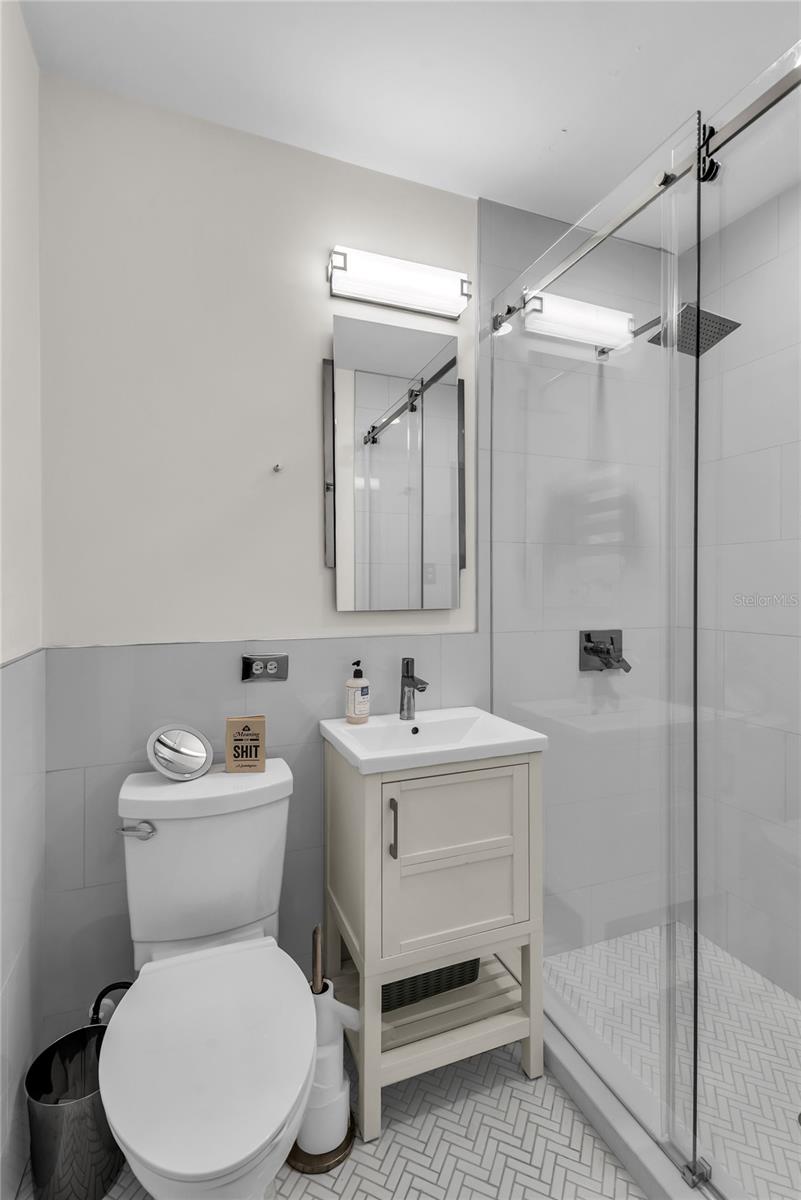 Image 37 of 54 For 854 Edgewater Drive