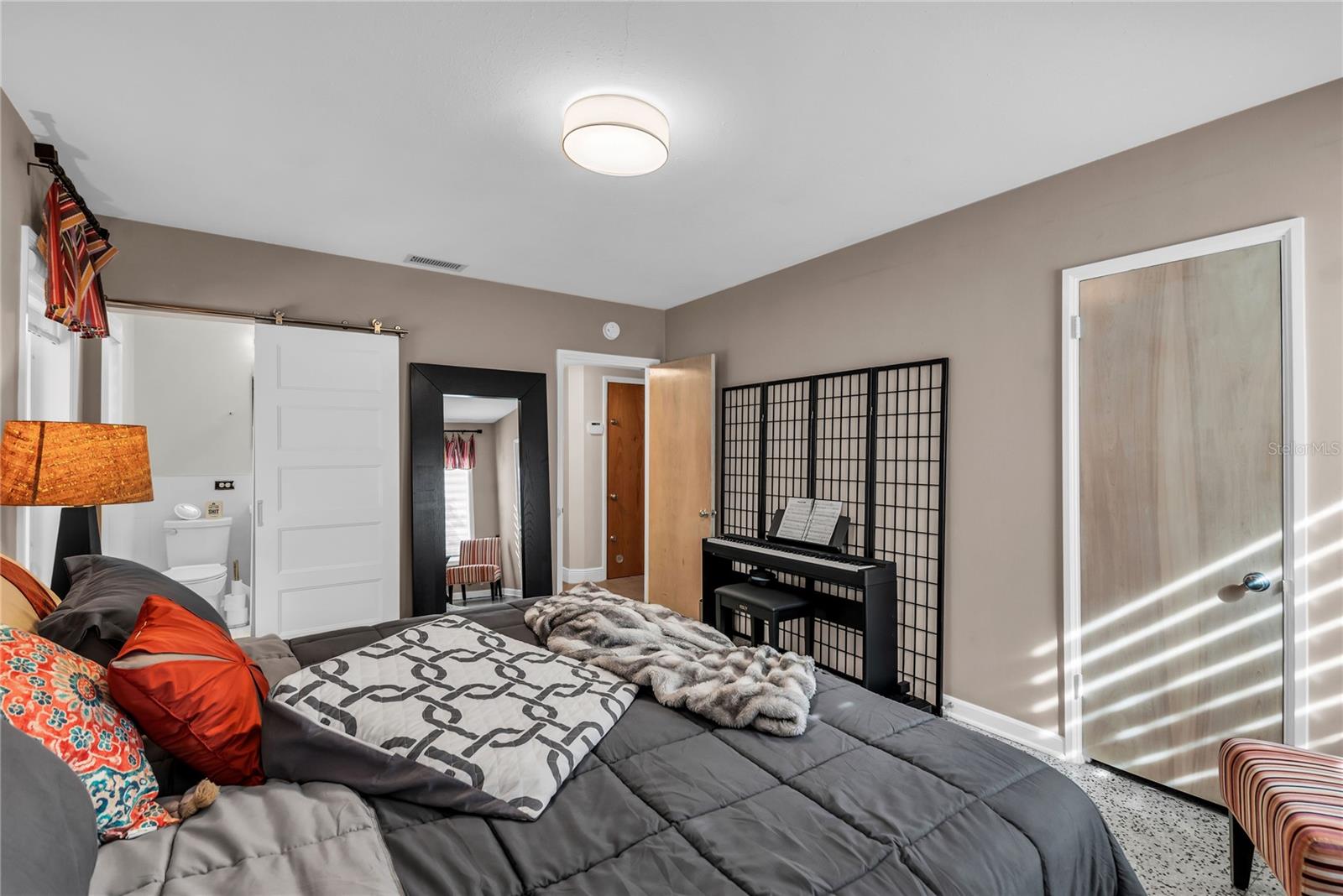 Image 38 of 54 For 854 Edgewater Drive