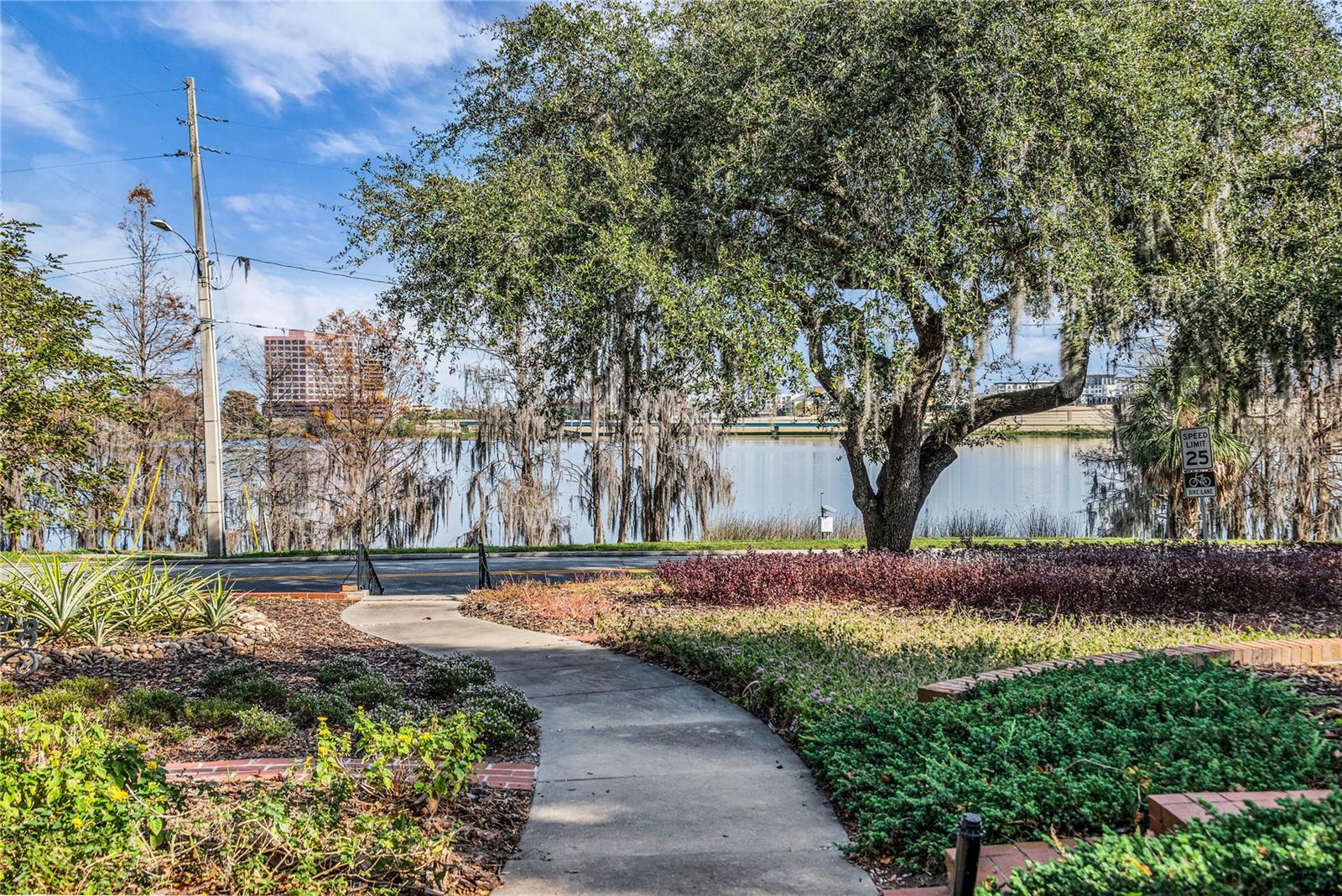 Image 4 of 54 For 854 Edgewater Drive