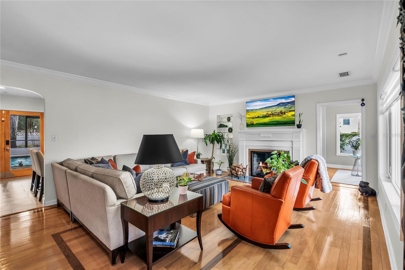 Image 8 of 54 For 854 Edgewater Drive