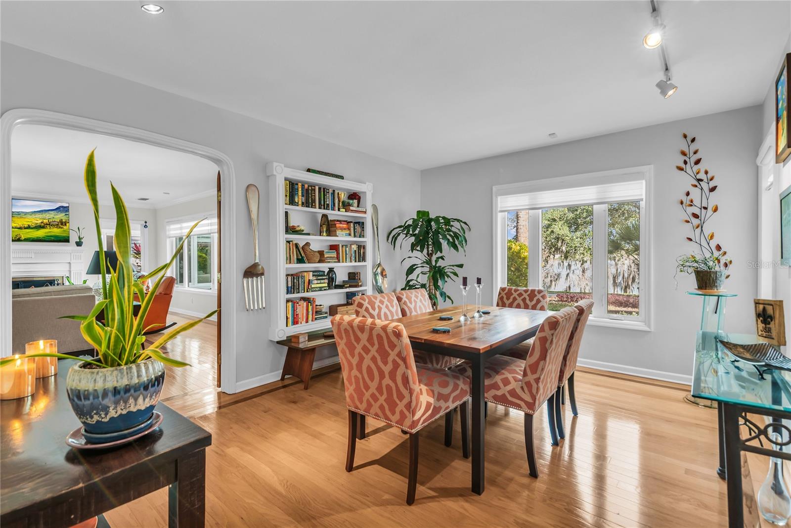 Image 9 of 54 For 854 Edgewater Drive