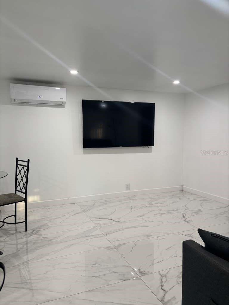 Image 10 of 17 For 5851 162 Terrace