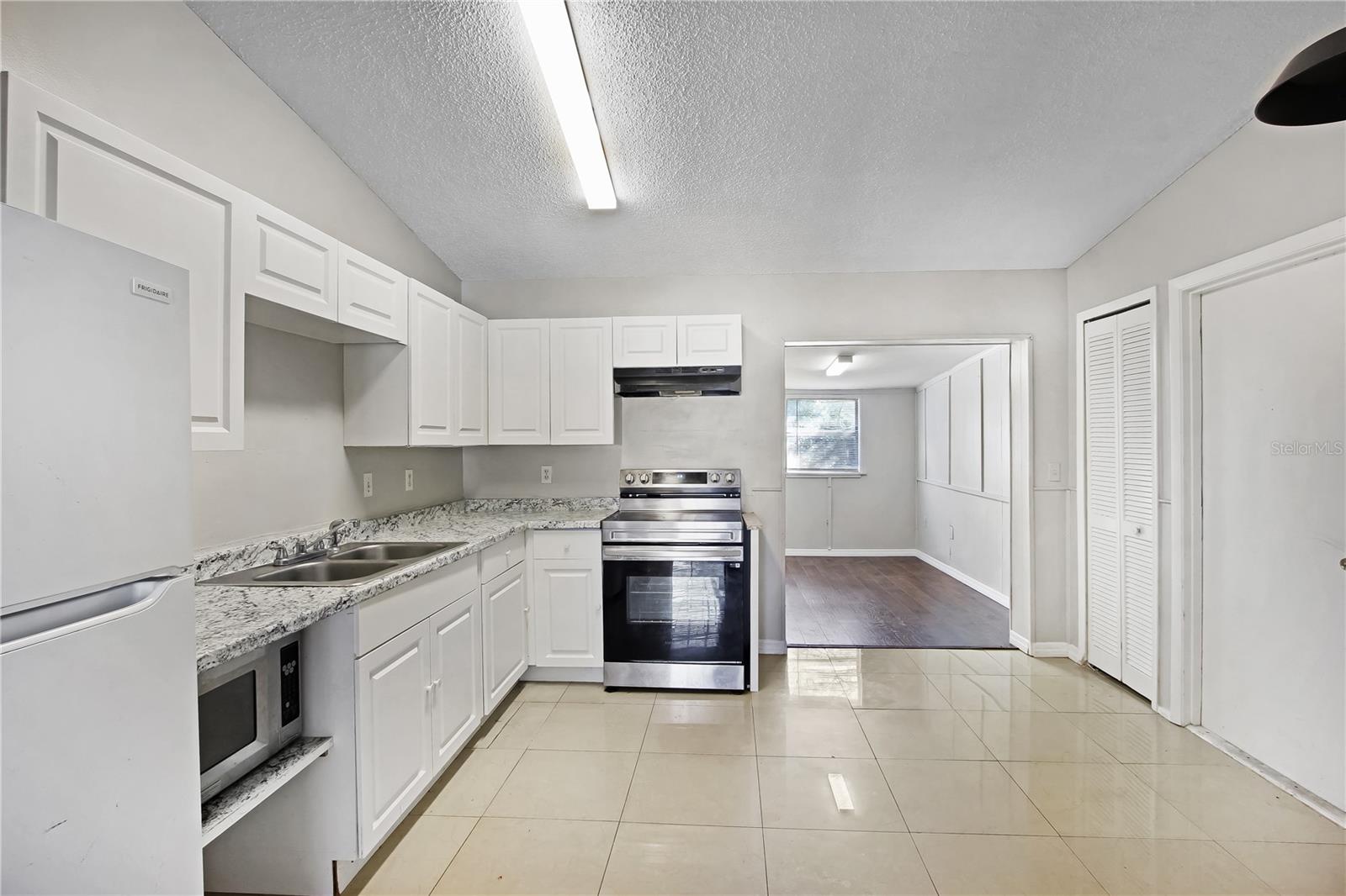 Image 4 of 18 For 3802 Shady Grove Circle