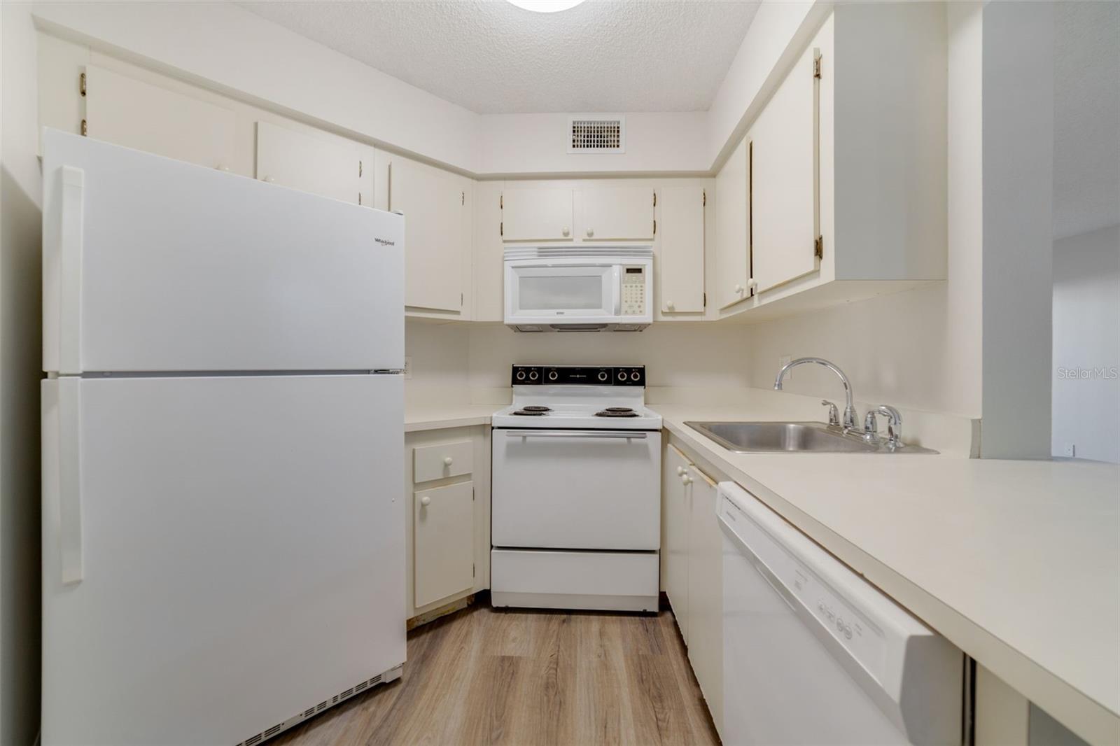 Image 5 of 16 For 3908 Atrium Drive L5