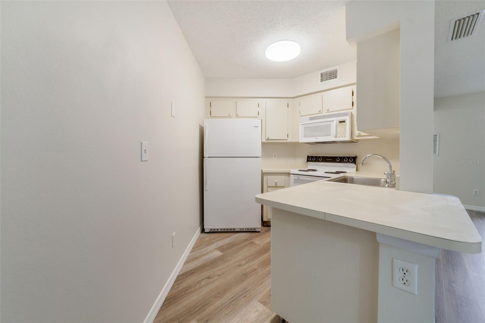 Image 6 of 16 For 3908 Atrium Drive L5