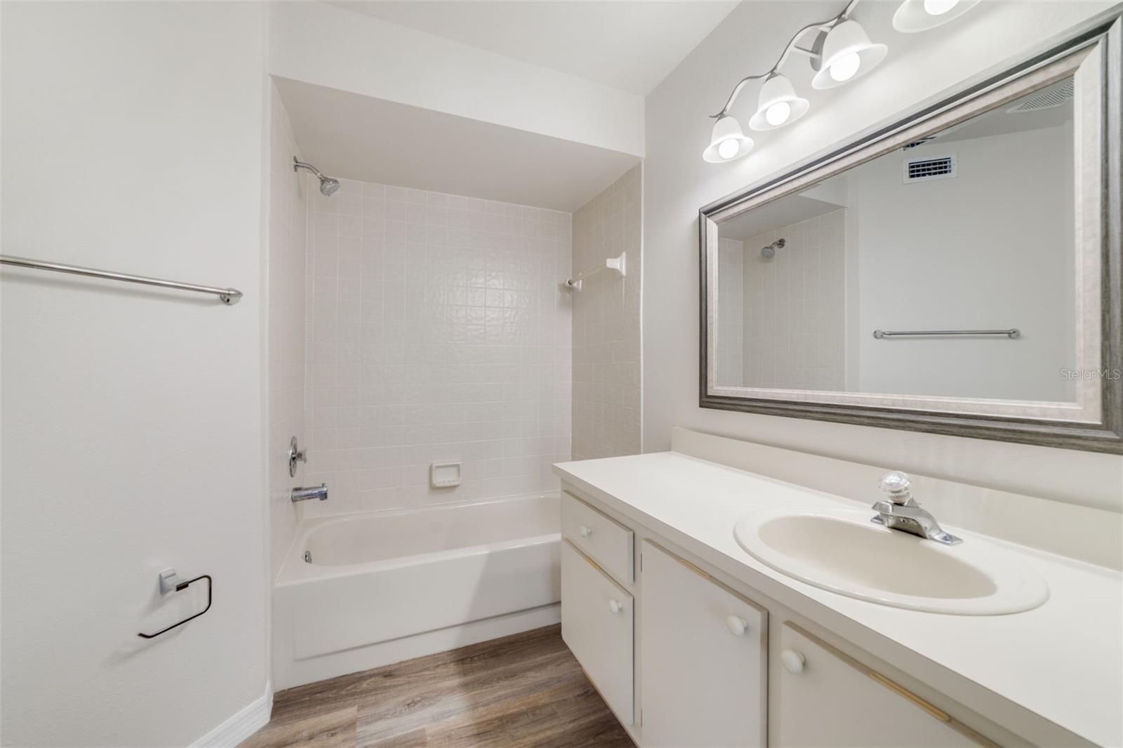 Image 9 of 16 For 3908 Atrium Drive L5