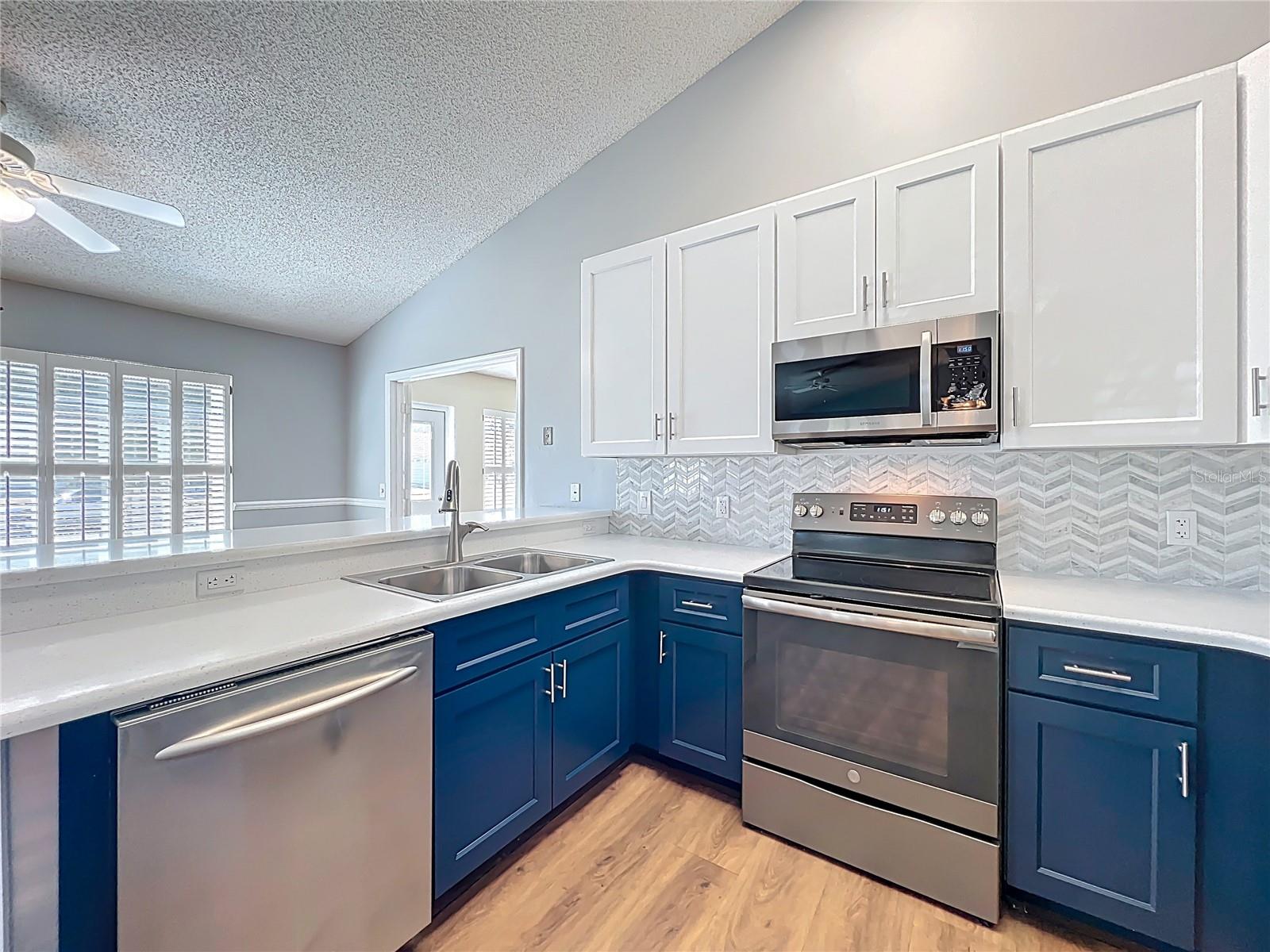 Image 14 of 43 For 630 Via Milano