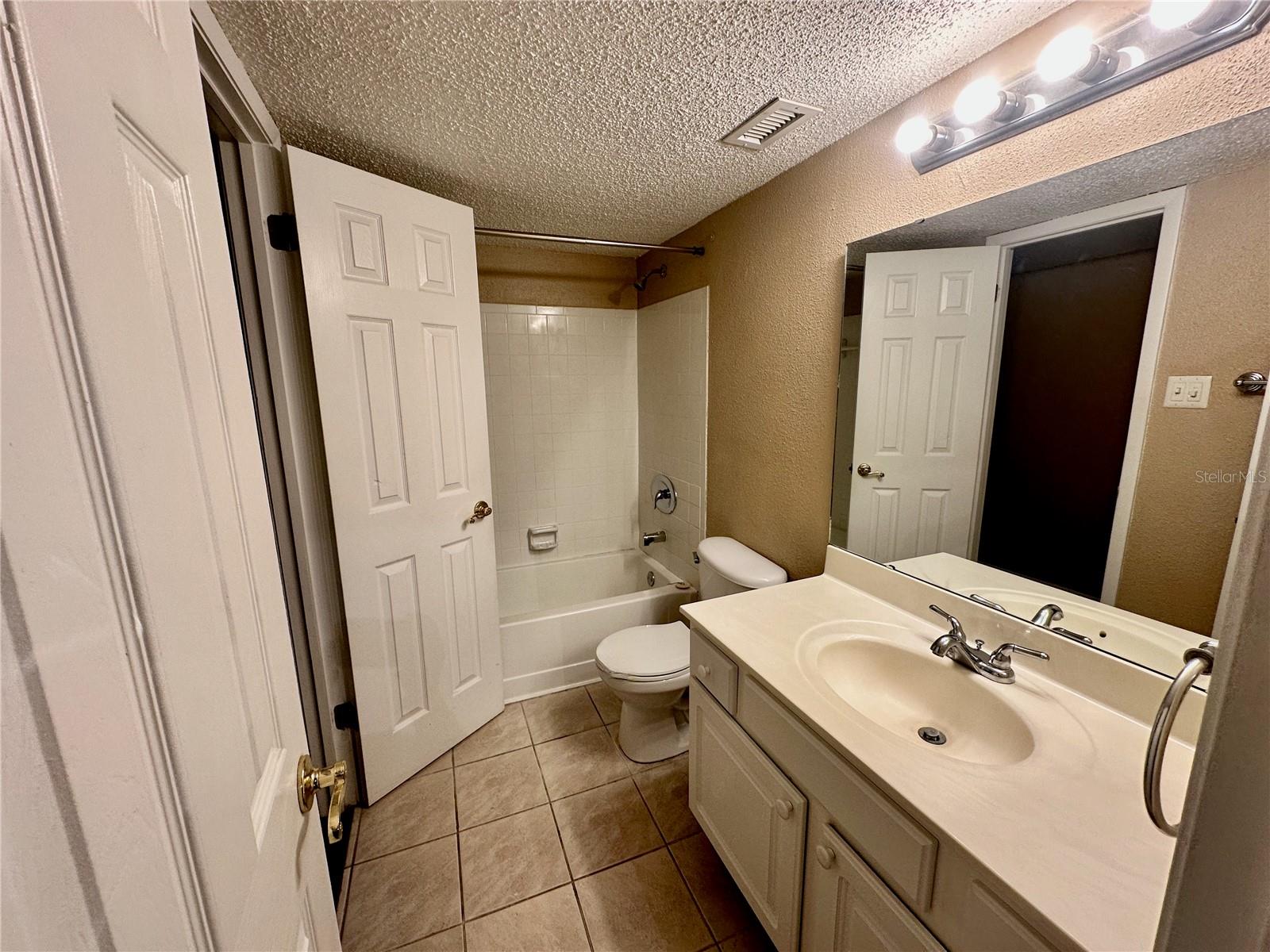 Image 7 of 19 For 3700 Idlebrook Circle 110