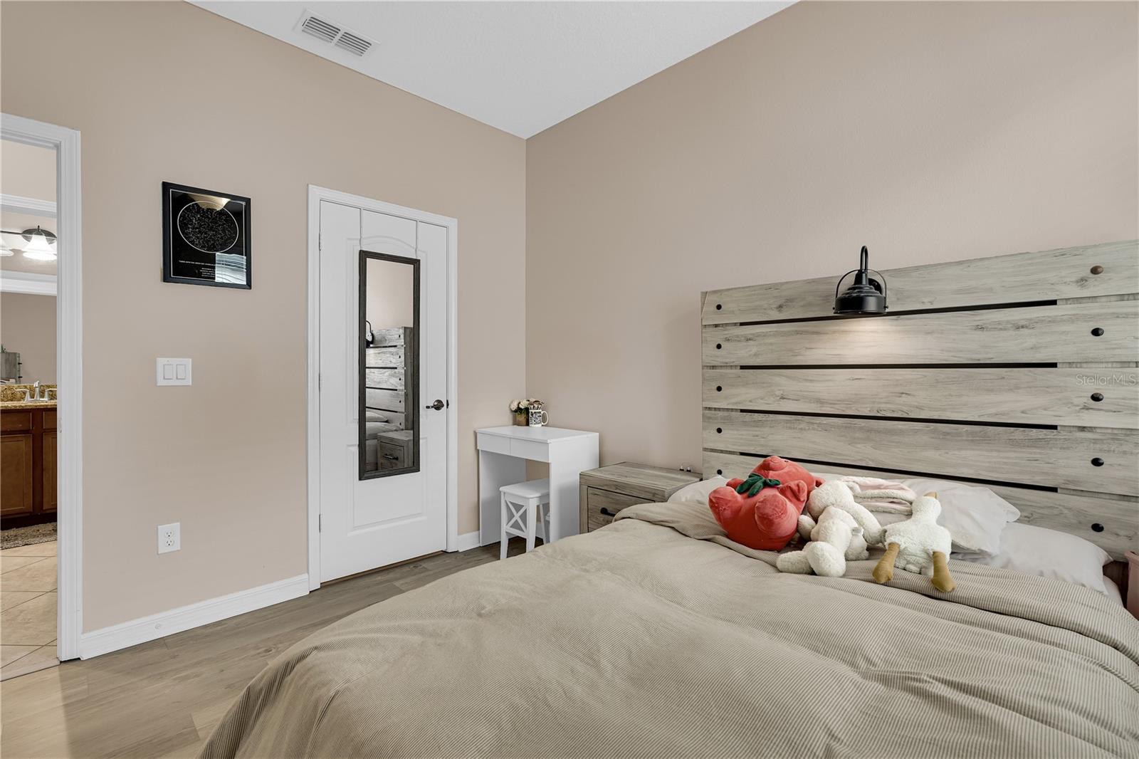 Image 18 of 46 For 7451 Fairgrove Avenue