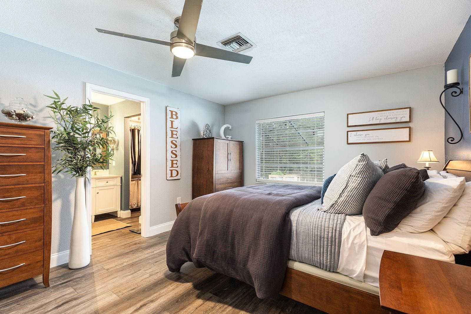 Image 17 of 47 For 3571 Lake Eleanor Drive