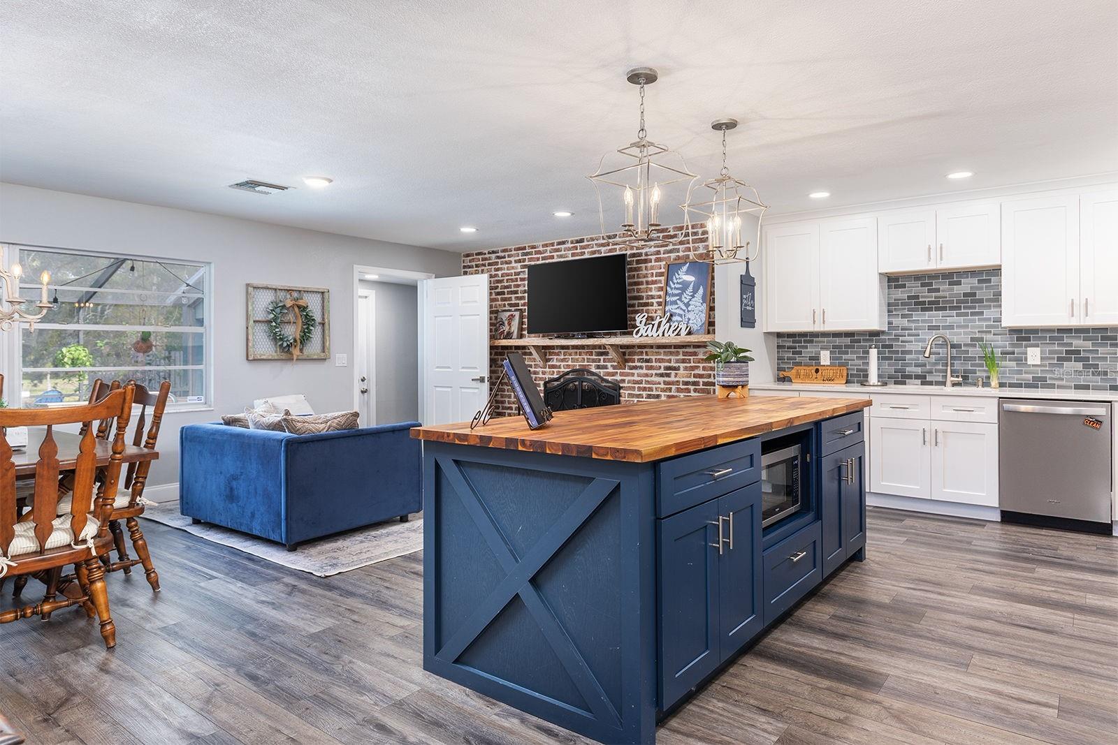 Image 5 of 47 For 3571 Lake Eleanor Drive