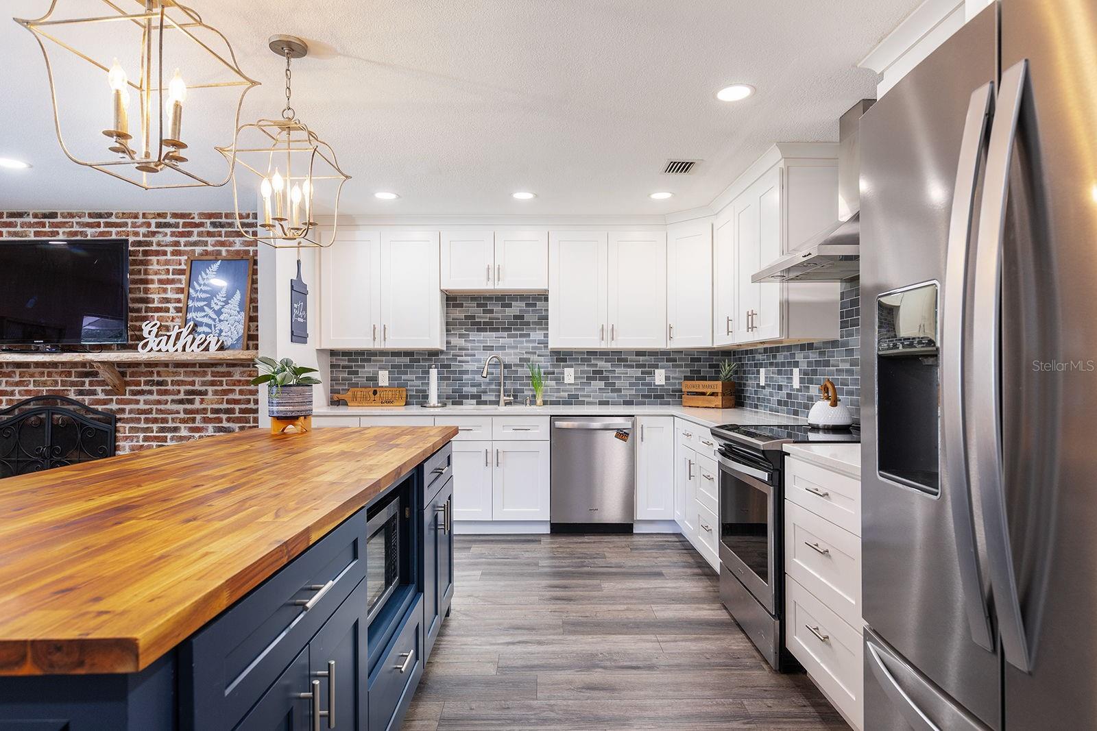 Image 6 of 47 For 3571 Lake Eleanor Drive