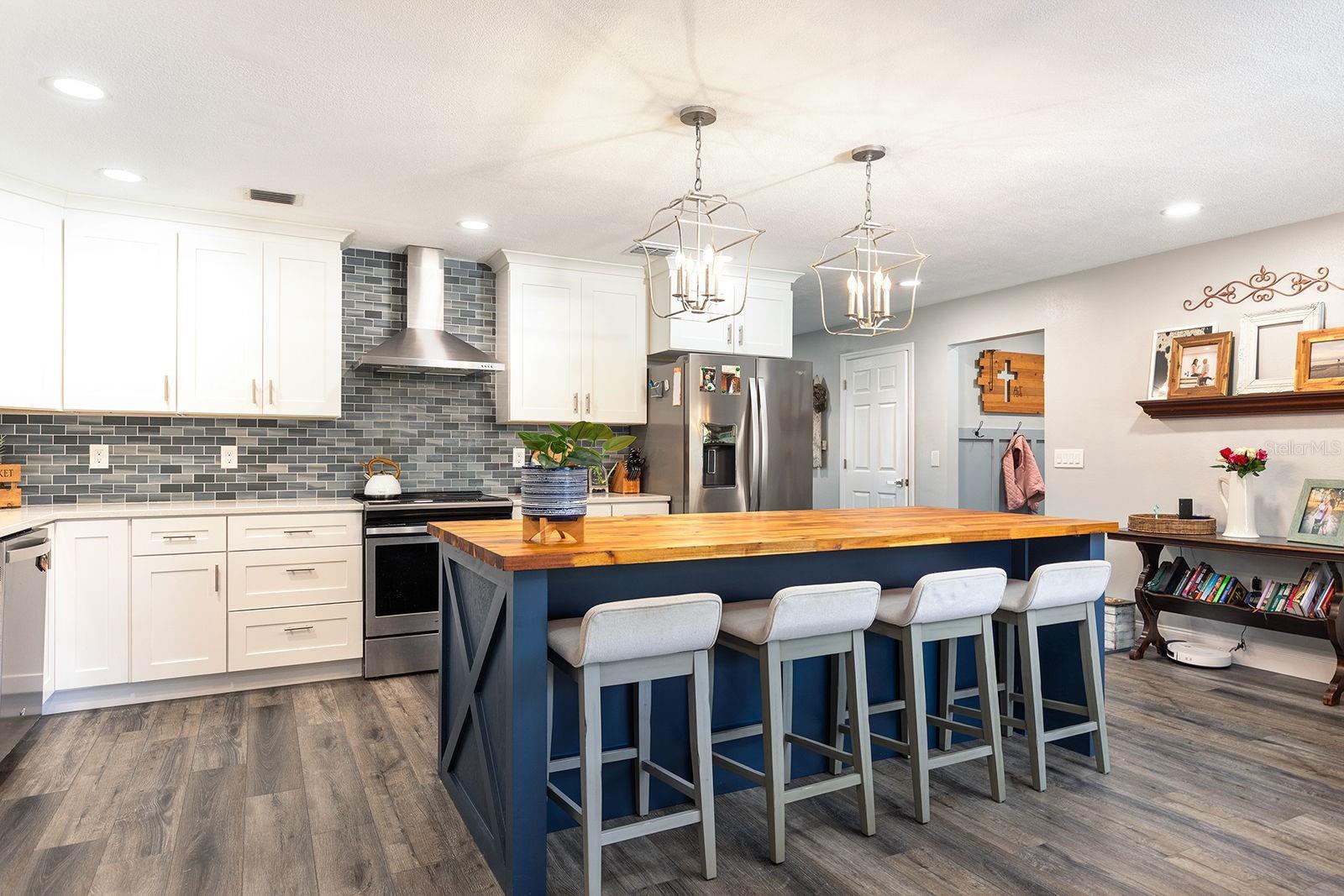 Image 9 of 47 For 3571 Lake Eleanor Drive