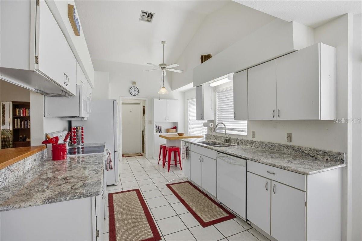 Image 10 of 46 For 502 Eastlake Drive