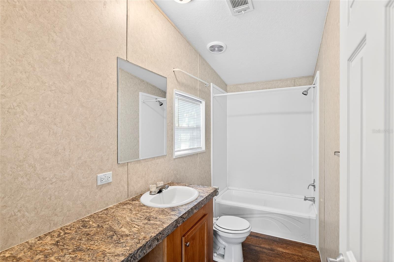 Image 7 of 25 For 15050 16th Place