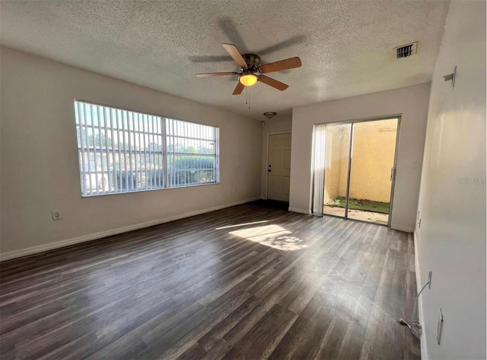 Image 3 of 9 For 1089 Woodman Way