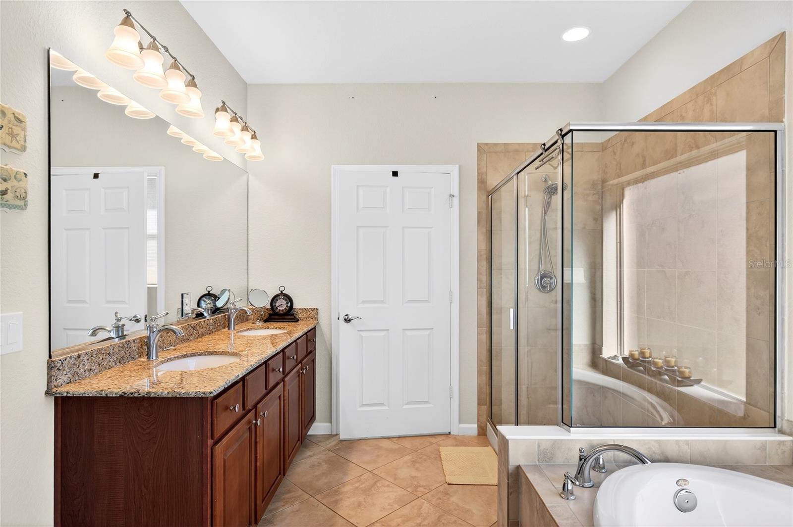 Image 29 of 44 For 9498 70th Loop