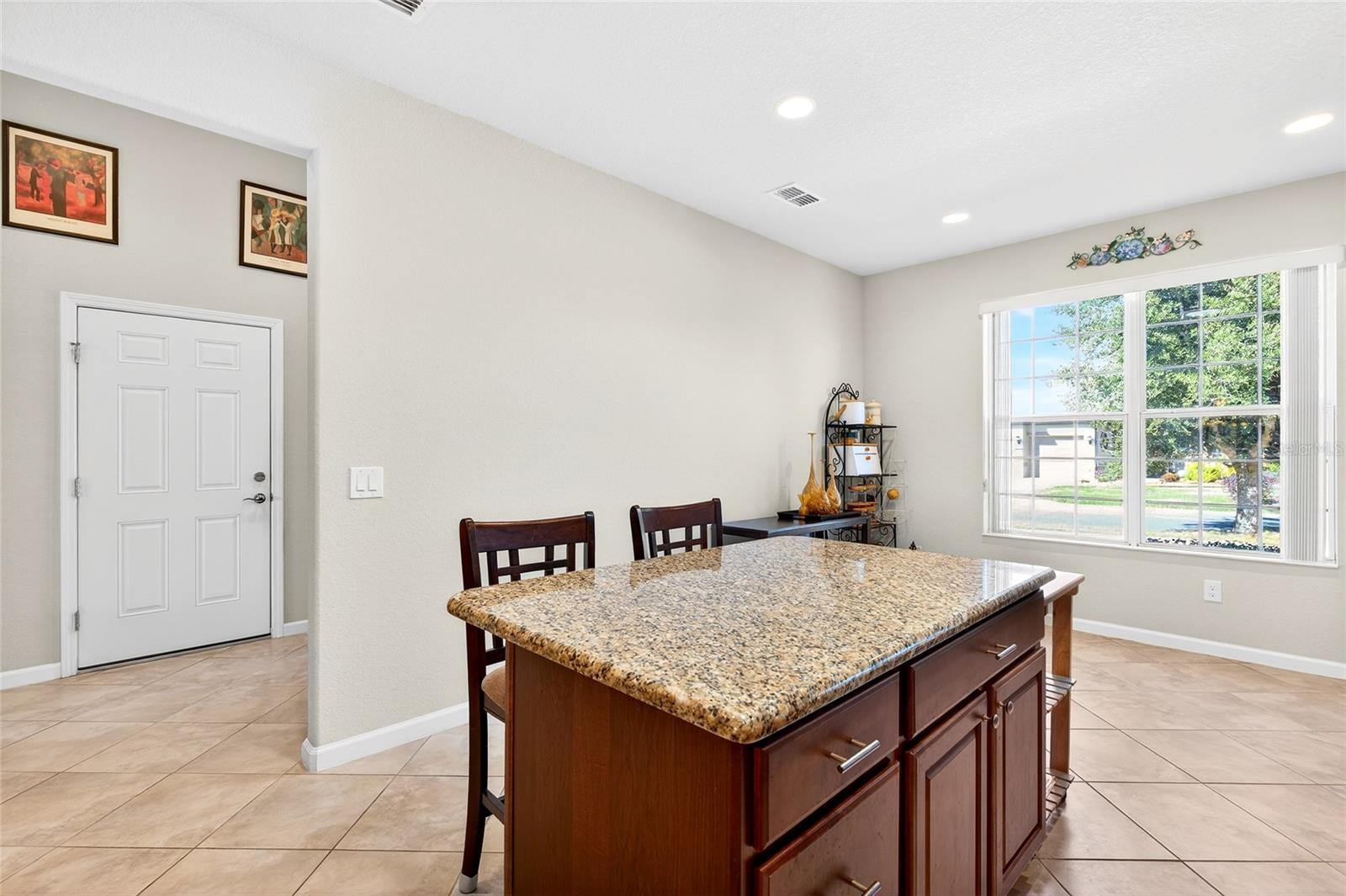 Image 5 of 44 For 9498 70th Loop