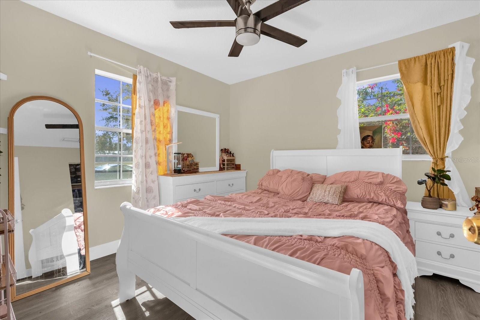 Image 14 of 40 For 1099 Leeway