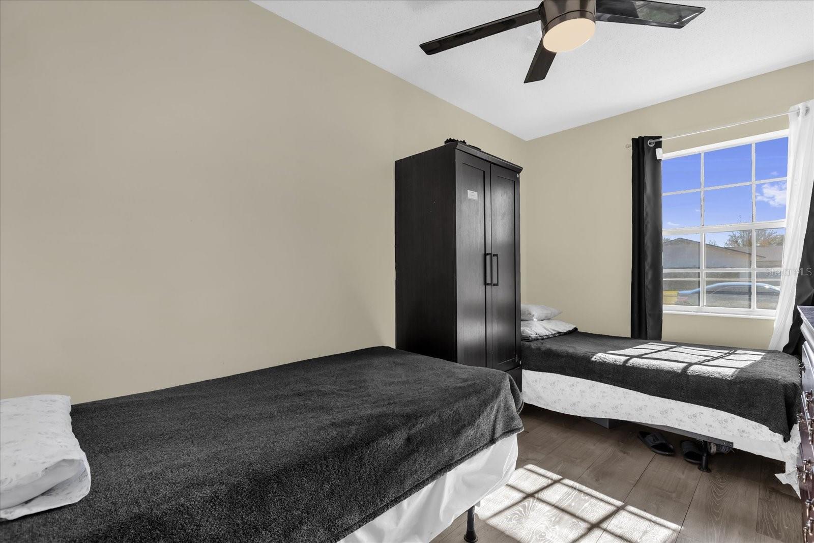 Image 17 of 40 For 1099 Leeway