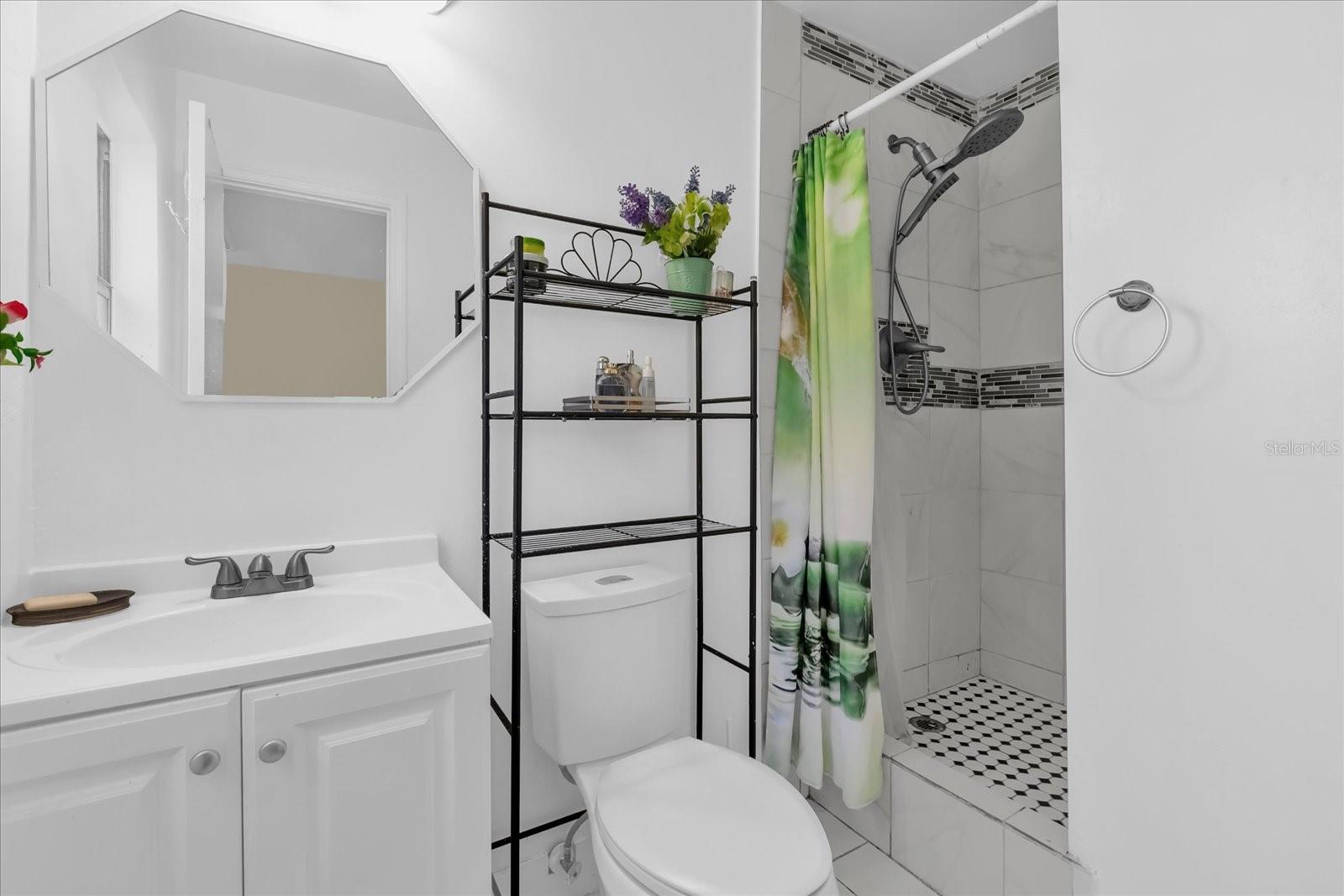 Image 19 of 40 For 1099 Leeway