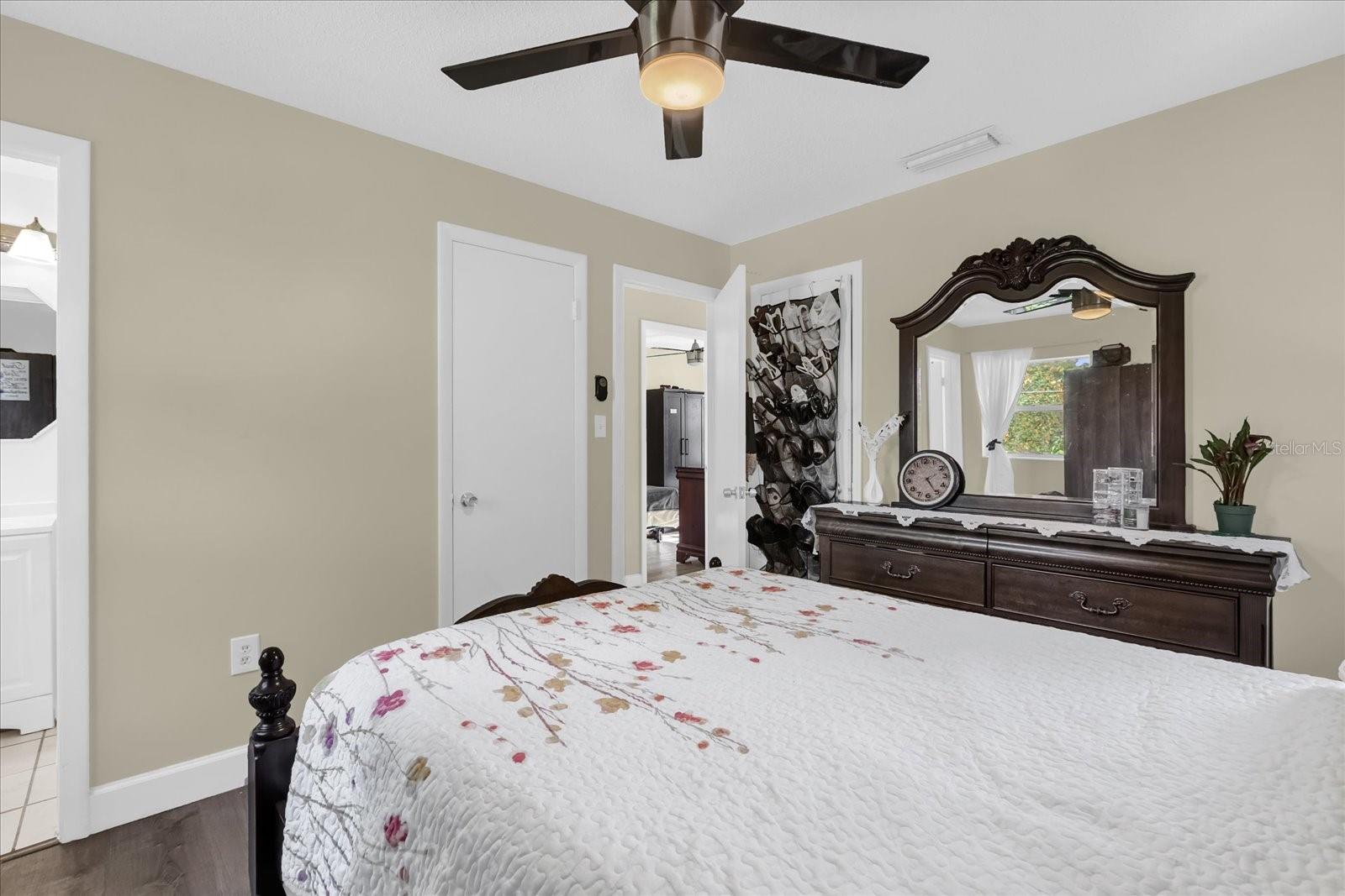 Image 22 of 40 For 1099 Leeway