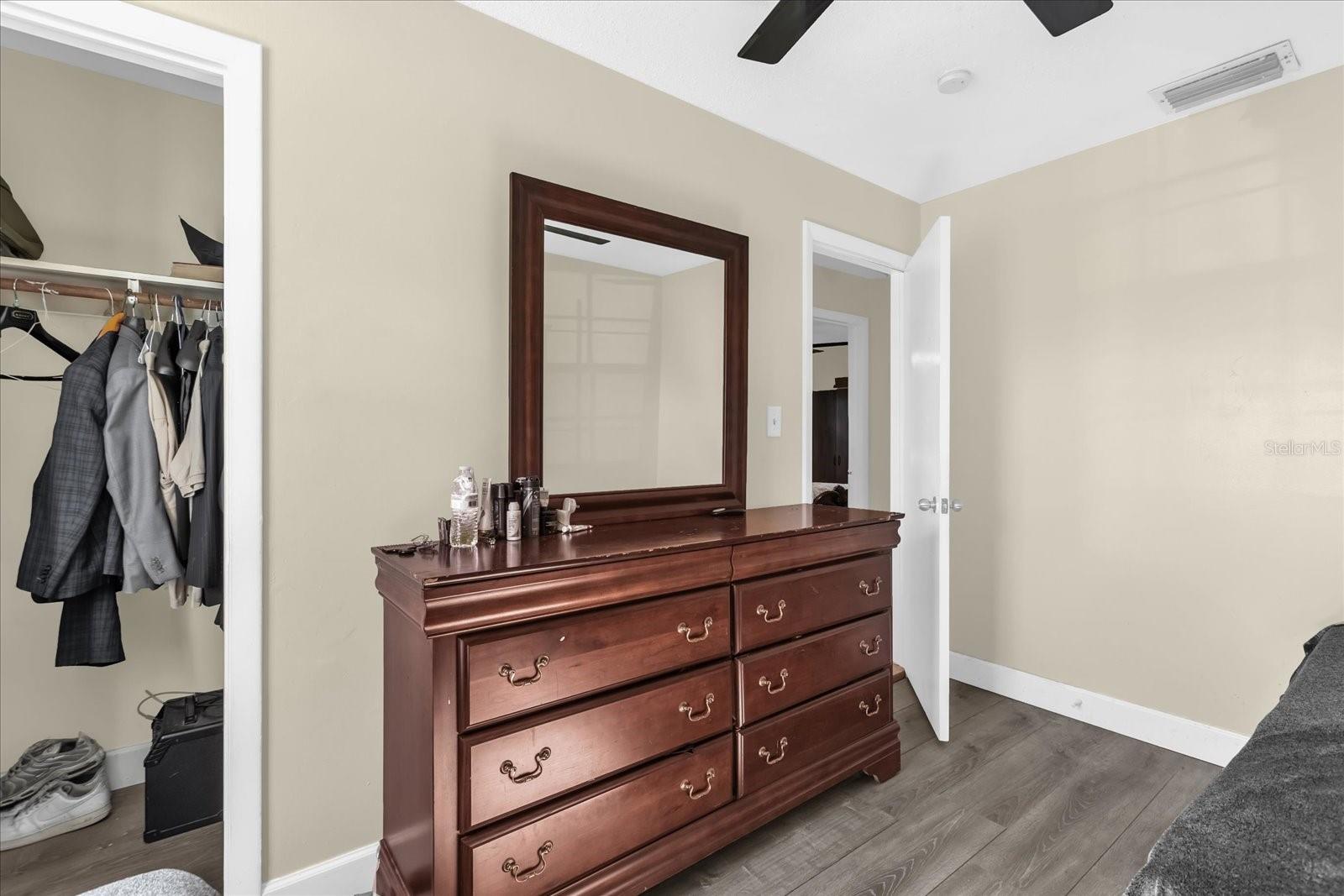 Image 23 of 40 For 1099 Leeway